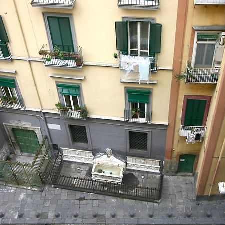 Al Centro E Meglio B&B Nápoles Exterior foto