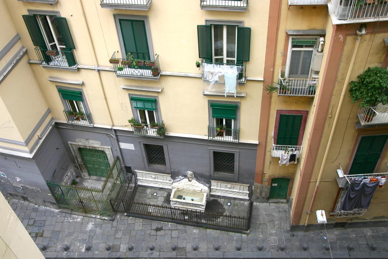 Al Centro E Meglio B&B Nápoles Exterior foto