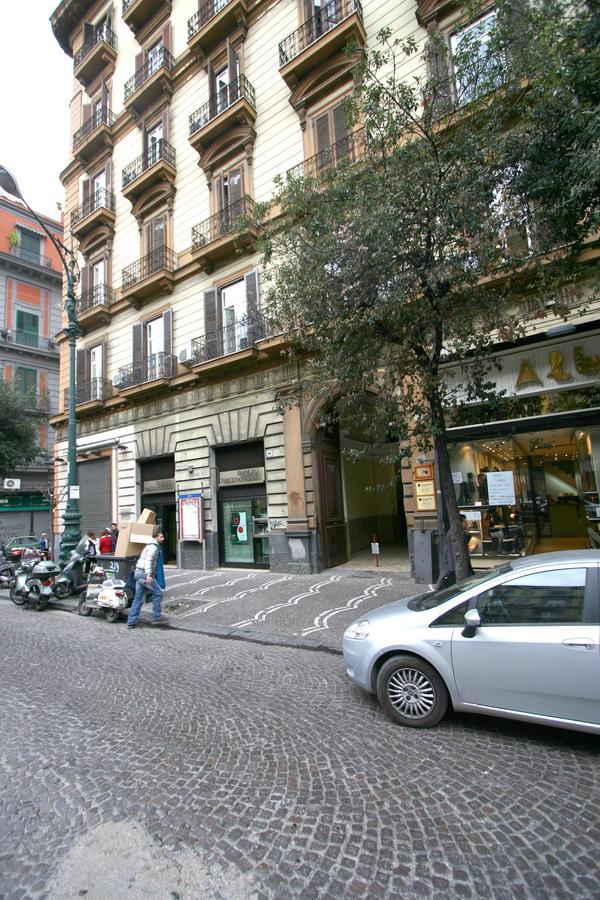 Al Centro E Meglio B&B Nápoles Exterior foto